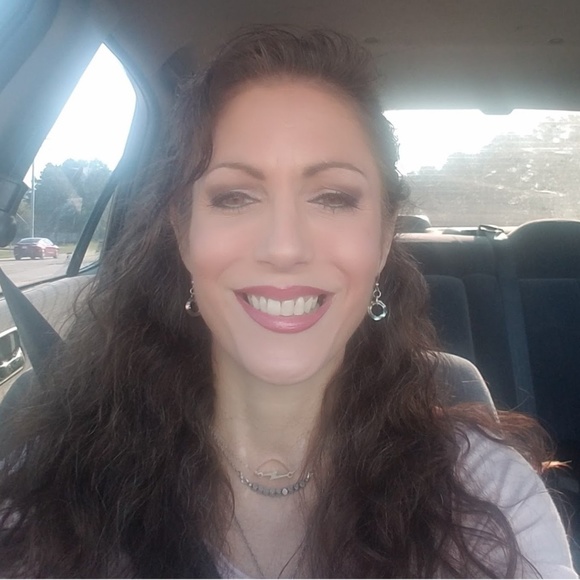 Meet your Posher, Natalie - Picture 3 of 4